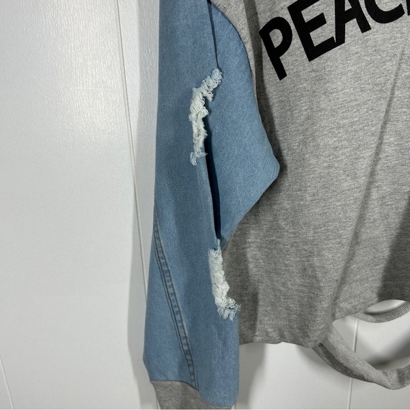 NEW Jolie & Joy Jeans Gray Peace Love Distressed Plus Size Sweatshirt 2X - Picture 4 of 8